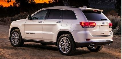2020 Jeep Grand Cherokee SUV Limited white by mountains at sunset_2.JPG