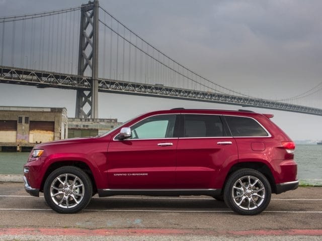2015 Jeep Grand Cherokee exterior red side view facing left.jpg