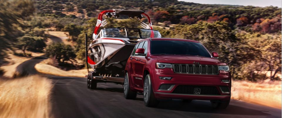 2019 Jeep Grand Cherokee Altitude towing boat.JPG