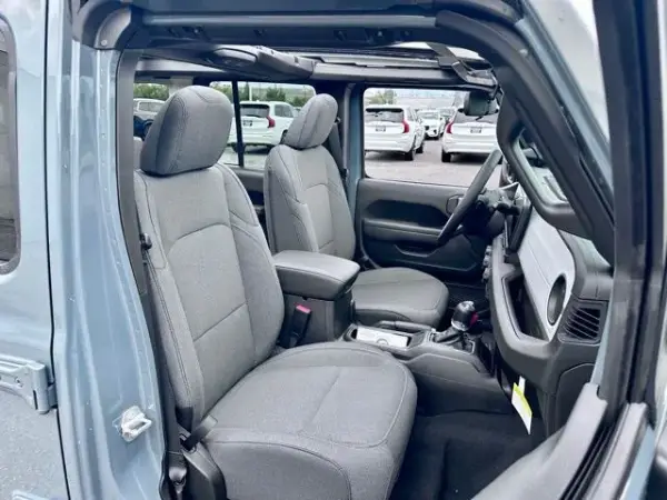 jeep wrangler front interior