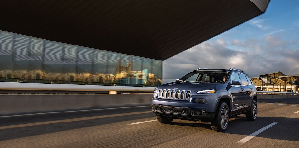 2018-Jeep-Cherokee-LatitudePlus-SUV-L01.jpeg