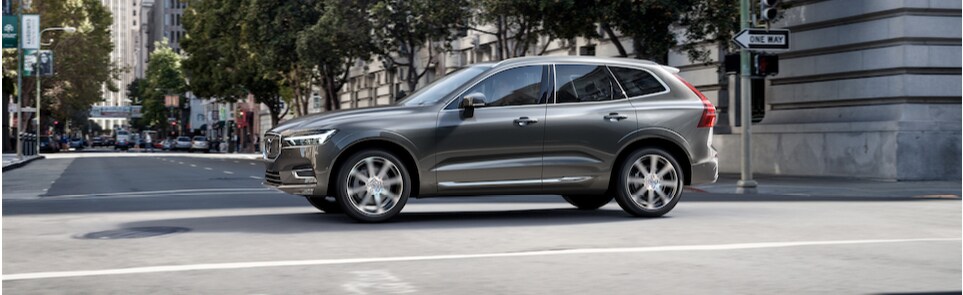 2019 Volvo XC60 Inscription T6 SUV city street-2.PNG