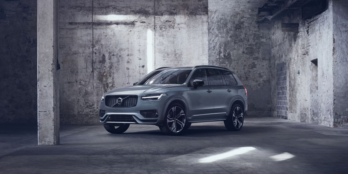 2021 Volvo XC90 RDesign T8 WheelAddOn-SUV in concrete space sunlight shining down.jpeg
