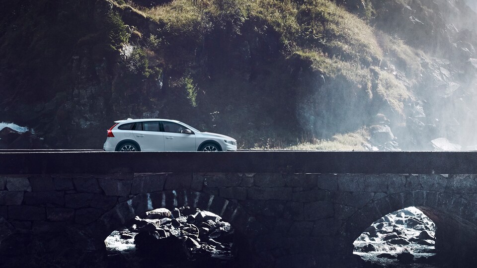 2018 Volvo V60 Cross Country Wagon.jpeg