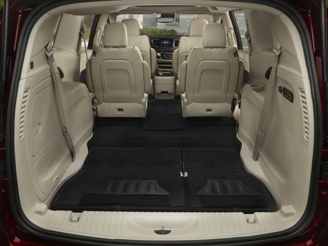 Chrysler Pacifica Back.jpg