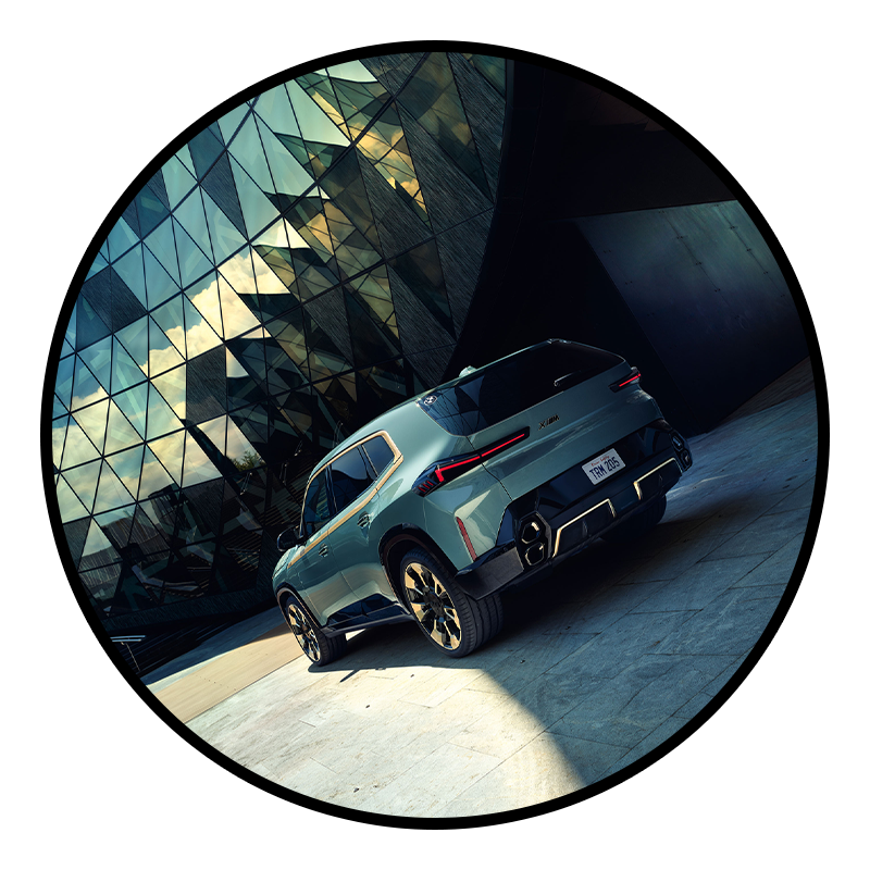Rearview of the BMW XM in Cape York Green Metallic