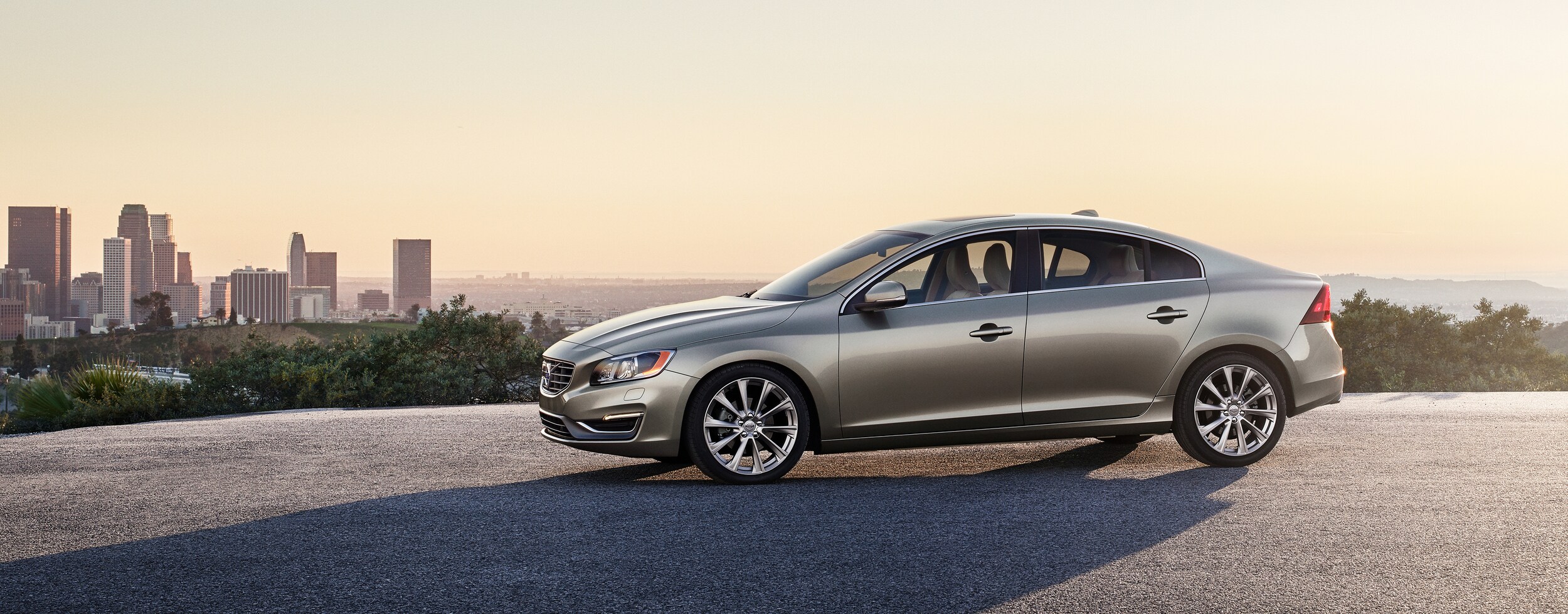 2017-Volvo-S60-T5Inscription-Sedan-L01.jpg