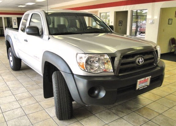 Toyota Tacoma 4x4 Silver.jpg