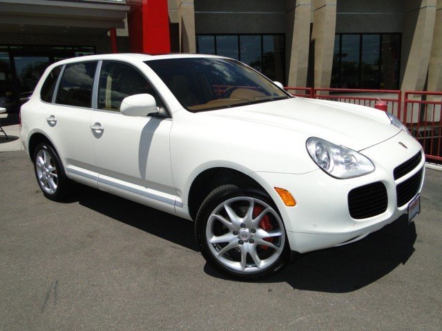 Porsche Cayenne Snow White.jpg