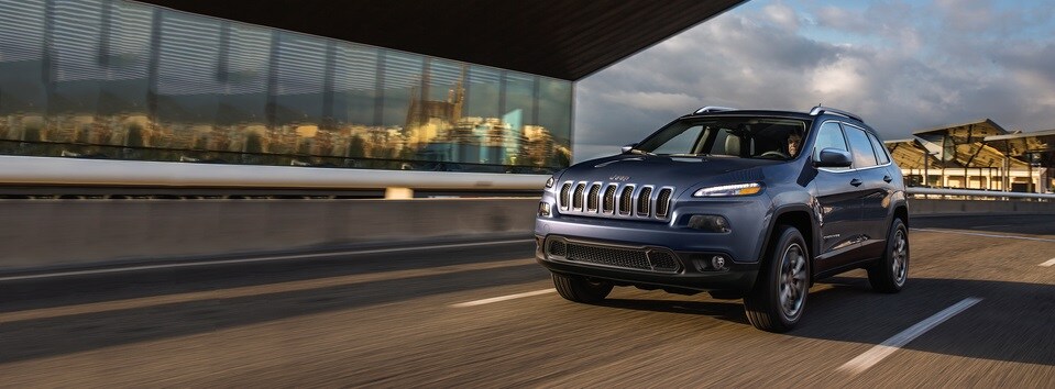 2018-Jeep-Cherokee-LatitudePlus-SUV-L01.jpg