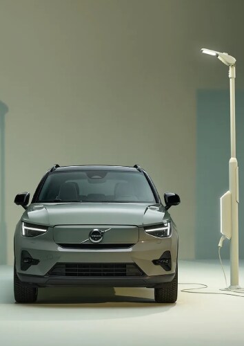 Volvo XC40 Recharge vs. Tesla Model 3