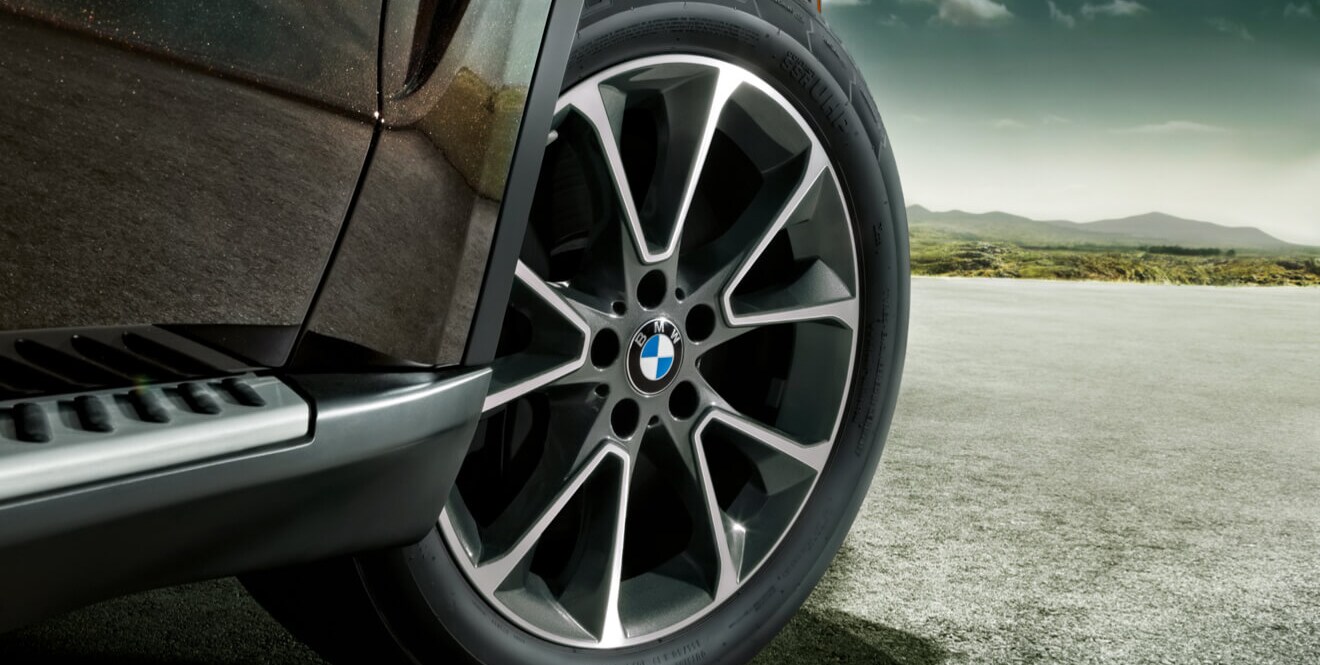 2017 BMW X5 xDrive50i with Light alloy star spoke wheels