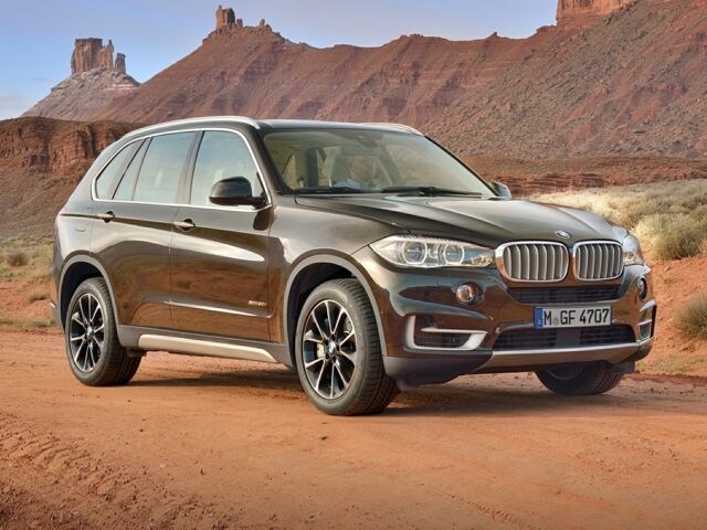 2016 BMW X5 xDrive 35i angled outdoors.jpg