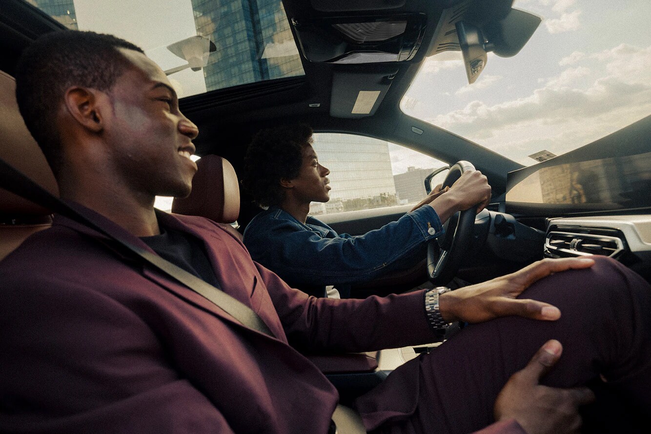 An-Extraordinary-Feel.jpg Interior of a BMW driver and passenger in a city setting