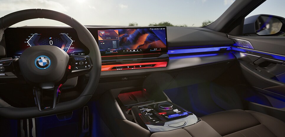 Completely-Customized.jpg iDrive 8.5 operating system with improved voice and touch commands