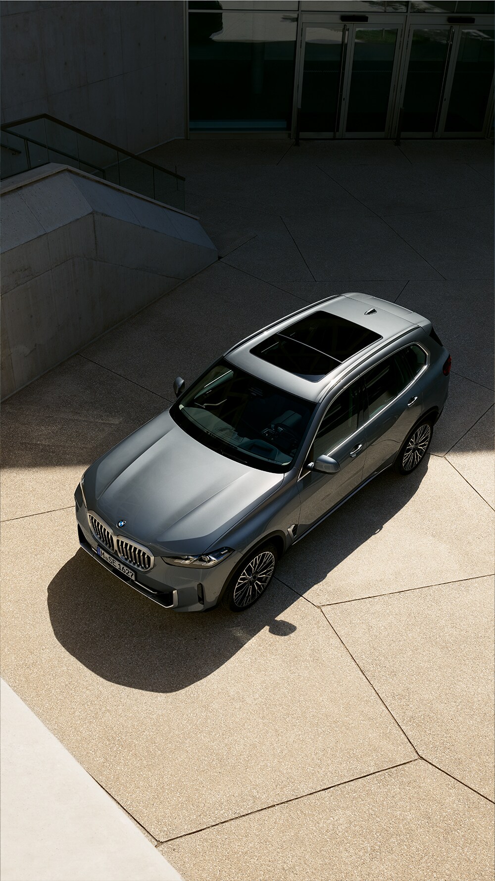 X5-Be-The-Boss.jpg Overhead shot of 2024 BMW X5
