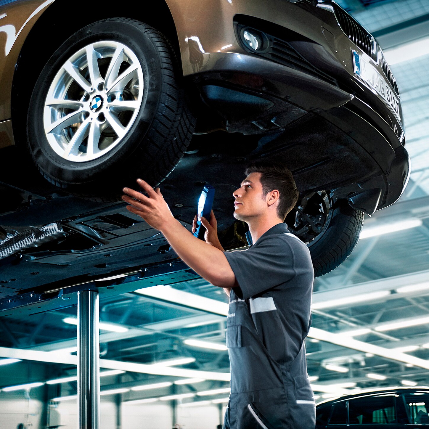bmw summer service event - car lift_4_1X1.jpg