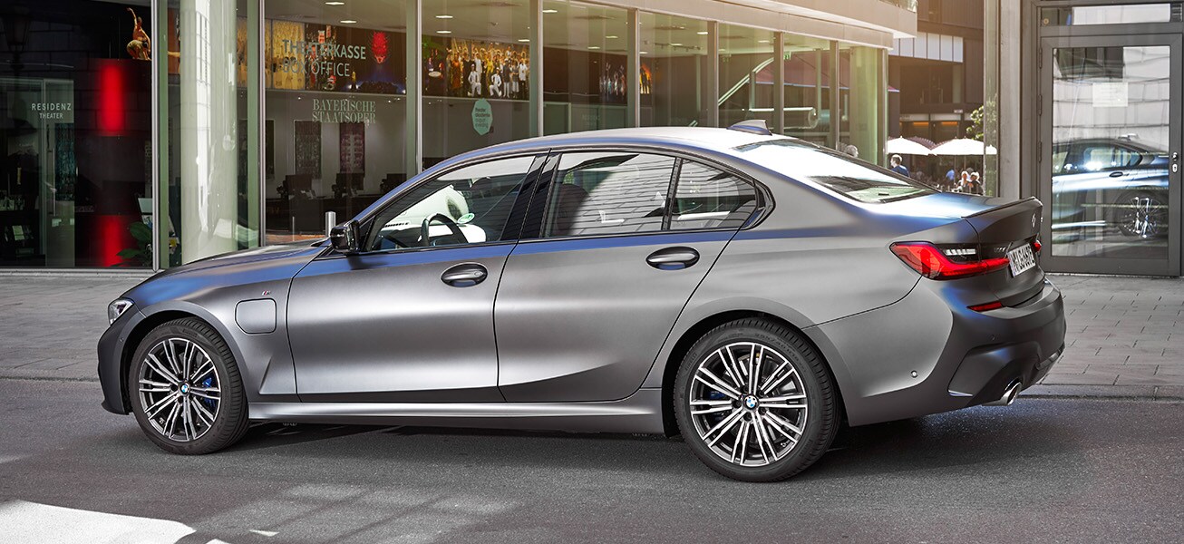 2021 BMW 3 Series Powertrains and Performance