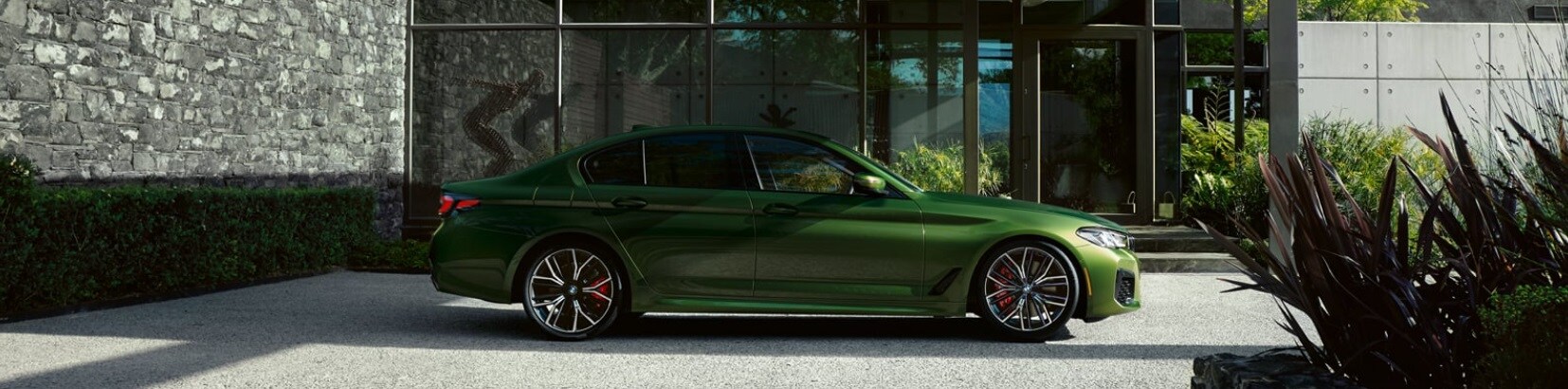 2023 BMW 5 Series 1.jpg
