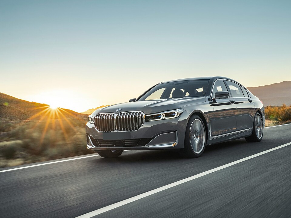 2021-BMW-7Series-740i-Luxury-Sedan-L01.jpeg