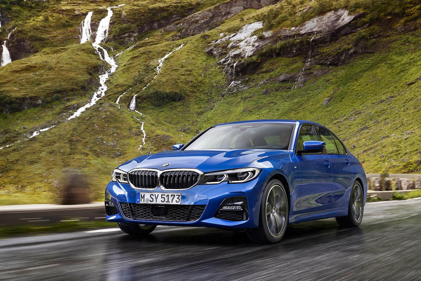 bmw-front.png 2019 BMW 3-SERIES