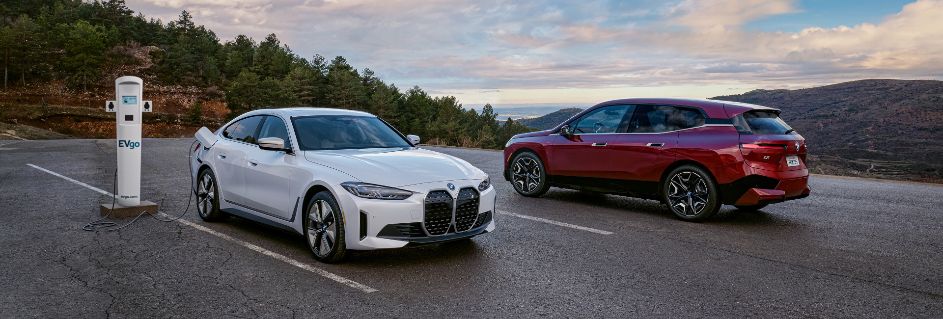 2022-BMW-IXI4-Lineup2.png