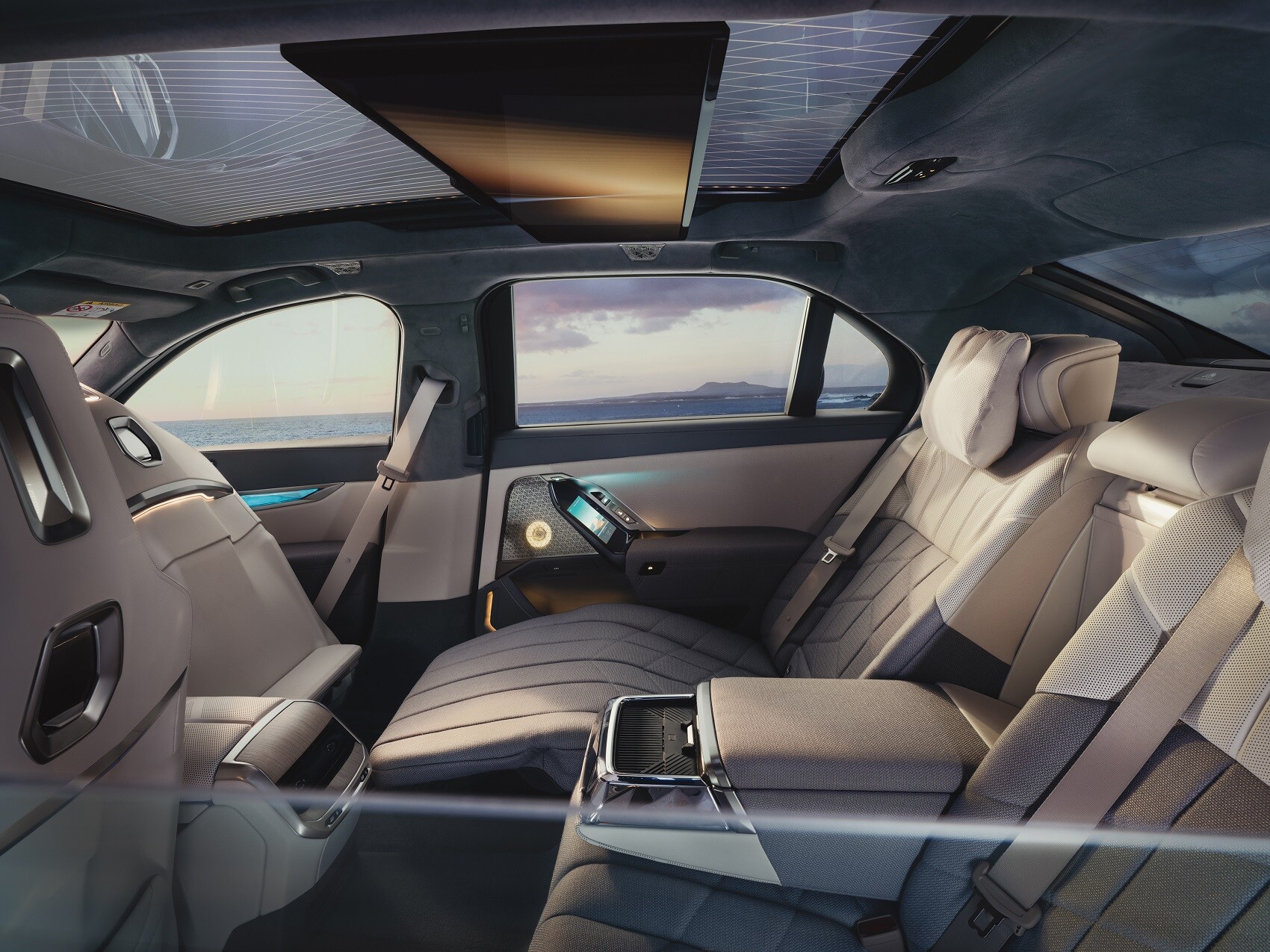 23 BMW i7 interior
