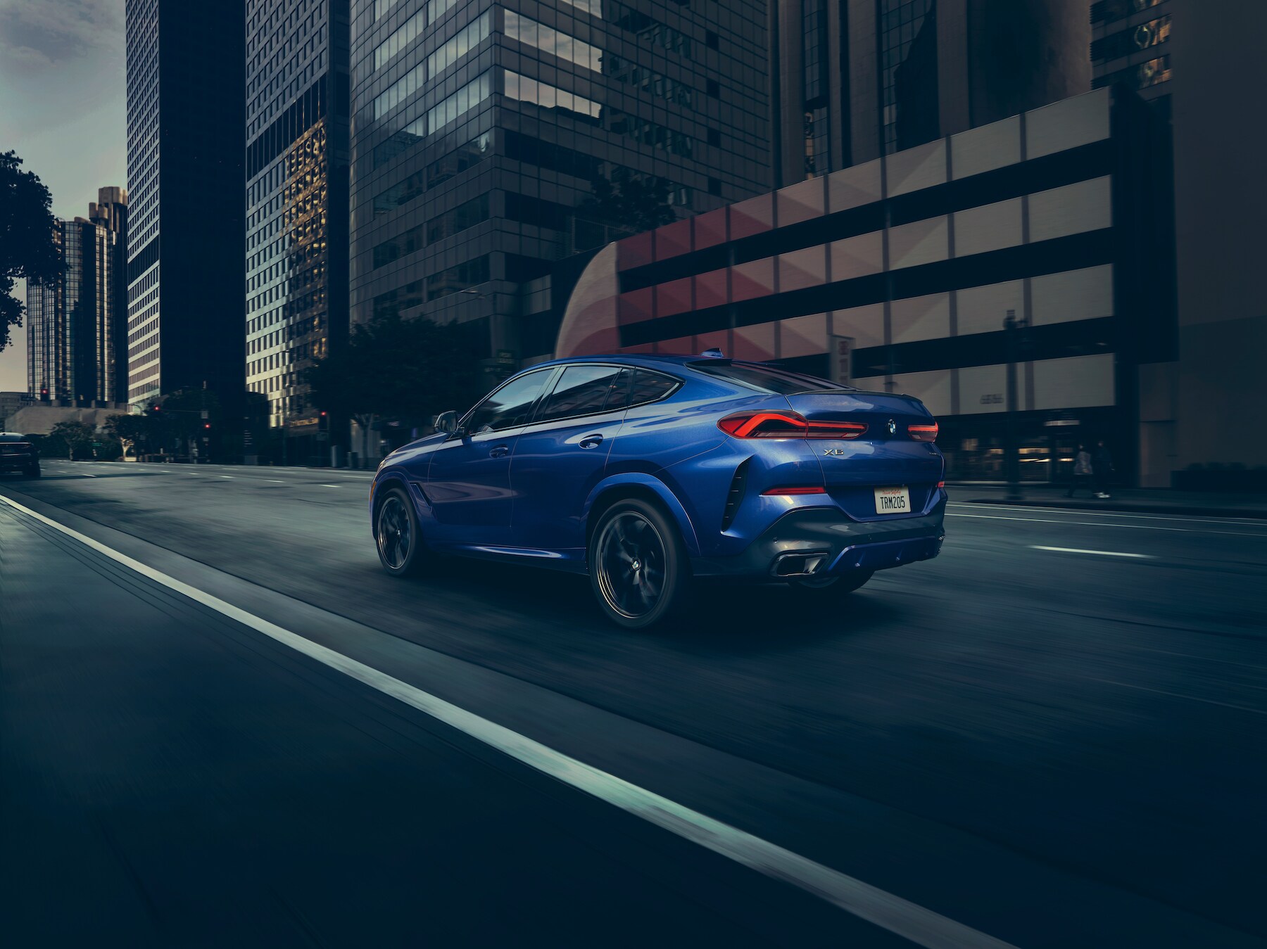 Model features of the 2020 X7 at BMW of Rockville | The side profile of the blue 2020 BMW X6 Model features of the 2020 X7 at BMW of Rockville | The side profile of the blue 2020 BMW X6