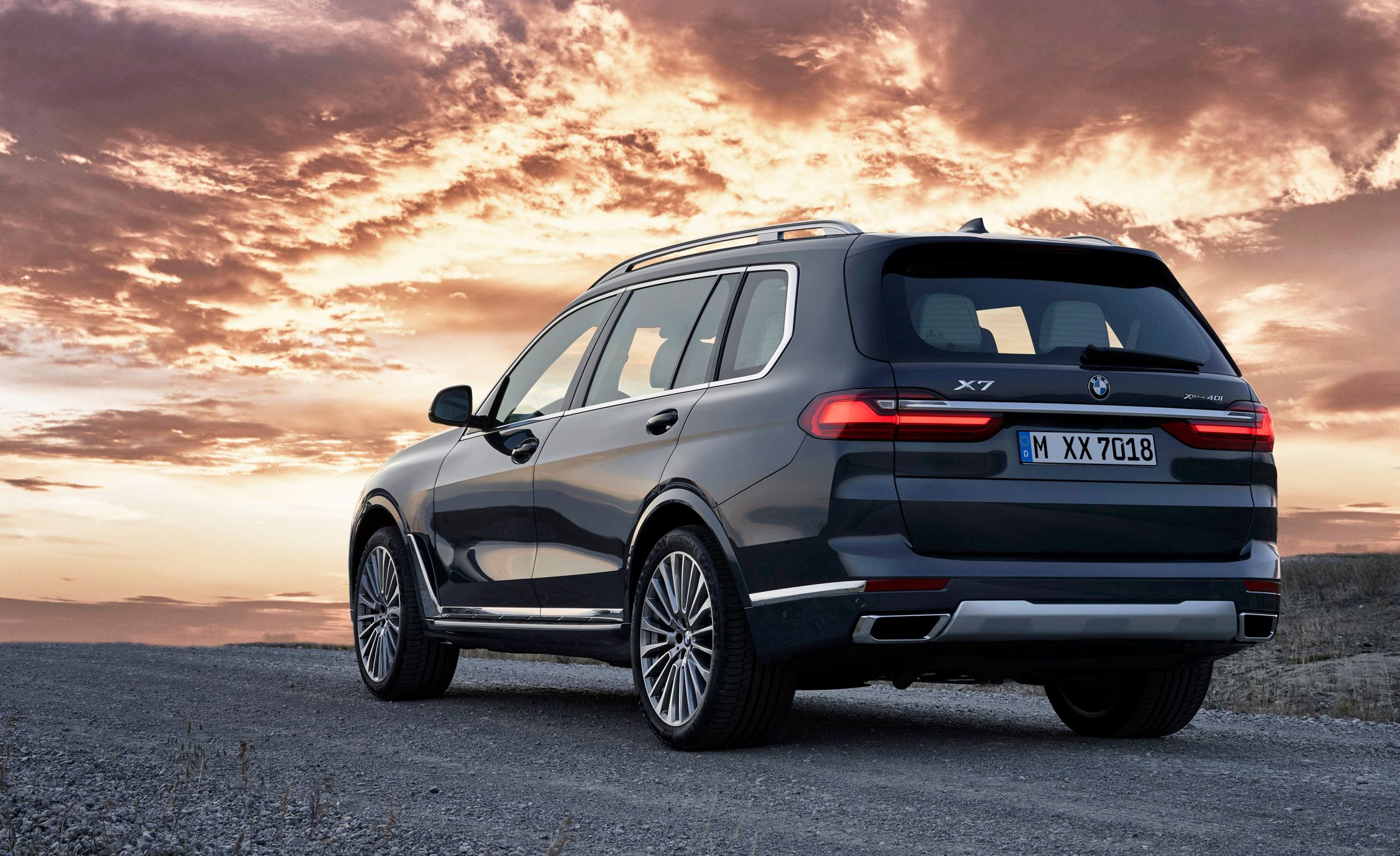 2019-bmw-x7-115-1539627657.jpg