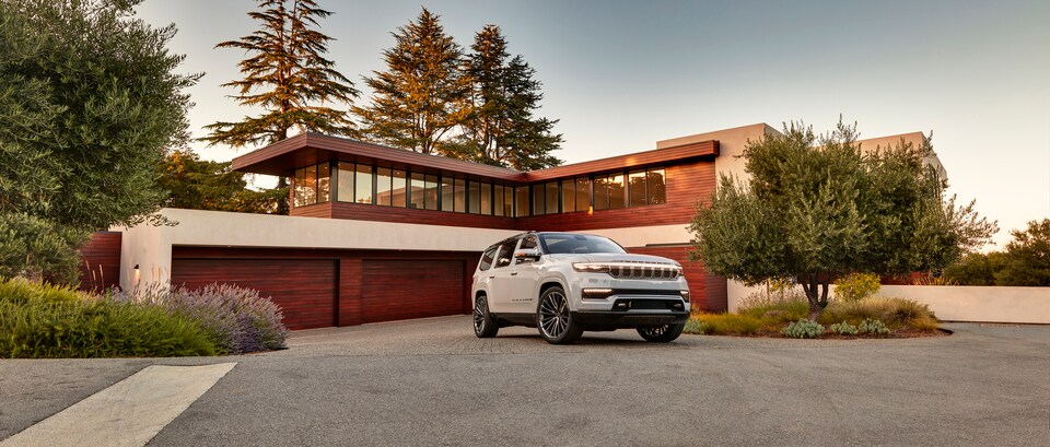 2021 Jeep Grand Wagoneer Luxury SUV