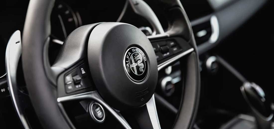 2018-alfa-romeo-giulia-steering.jpg