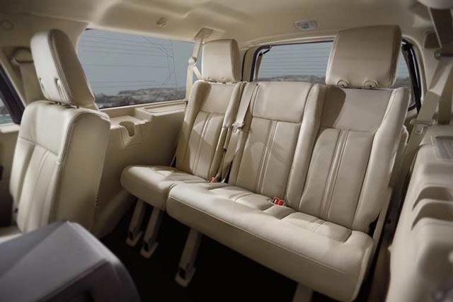 2017-Navigator-rear-seating-640p.jpg