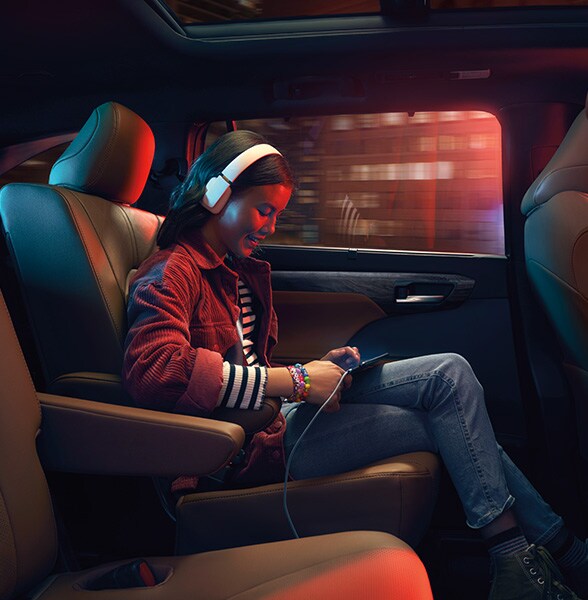 Model Features of the 2022 Toyota Highlander Hybrid at Bobby Rahal Toyota | Little Girl Sitting in Backseat of 2022 Highlander Hybrid