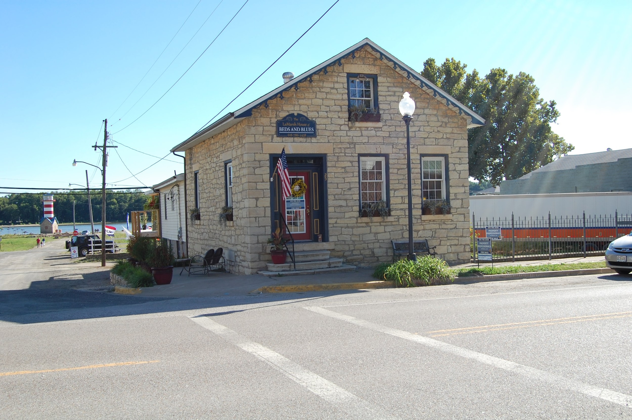 2560px-LaMarsh_house_grafton.jpg