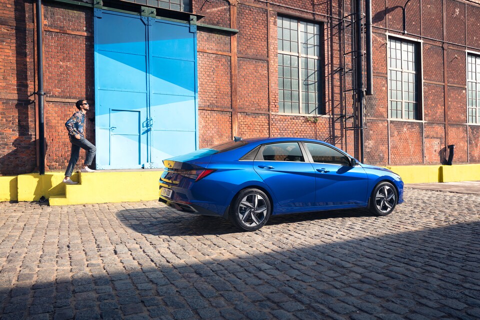 2022-Hyundai-Elantra-Limited-Sedan-L03.jpeg