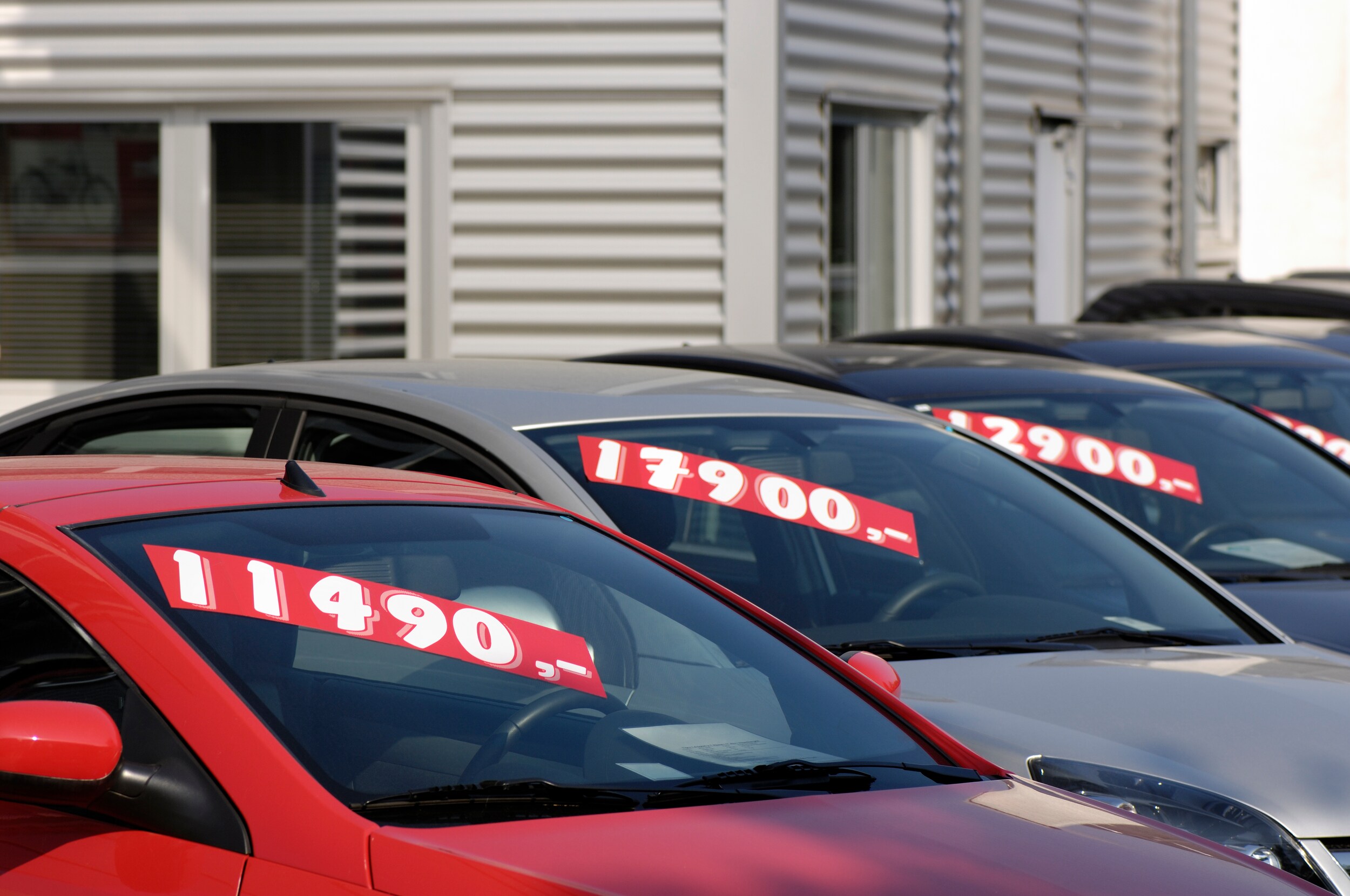 used-cars-bob-penkhus-dealerships-colorado-springs.jpg a lineup of used cars on the dealers lot