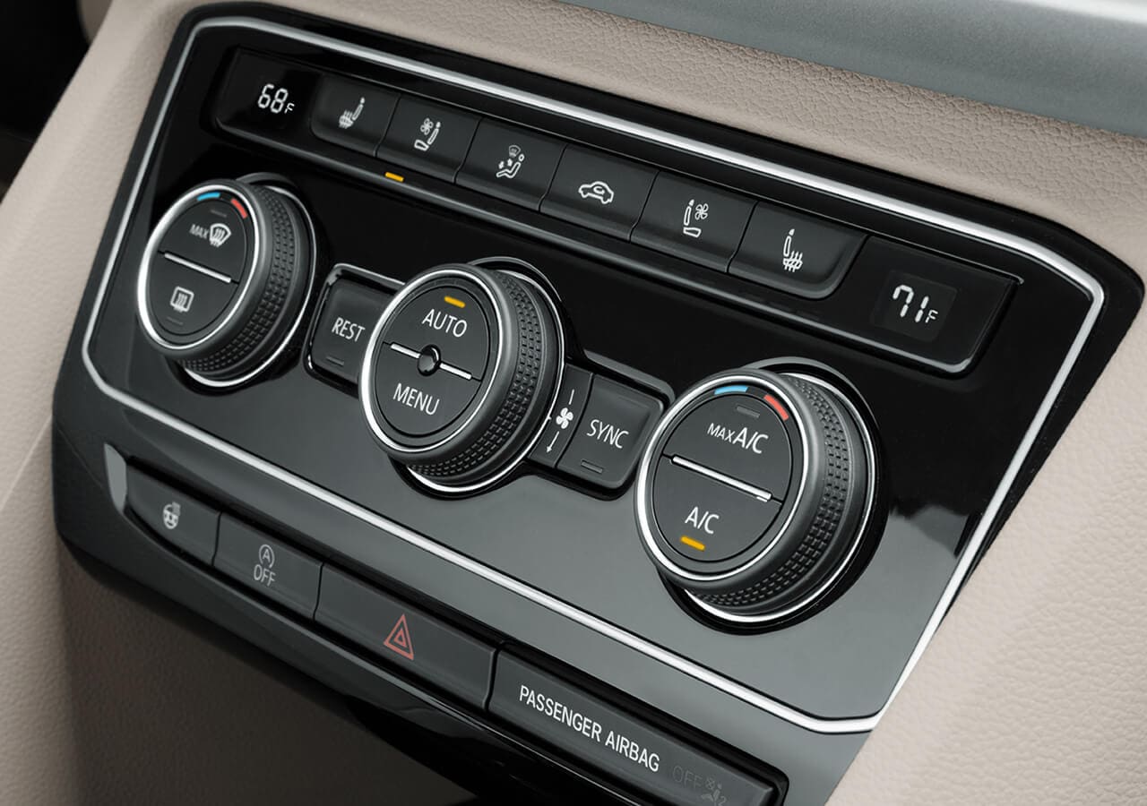 2020-vs-2021-vw-atlas-bob-penkhus-volkswagen-colorado-springs.jpg 2021 vs. 2020 VW Atlas close up of dashboard knobs