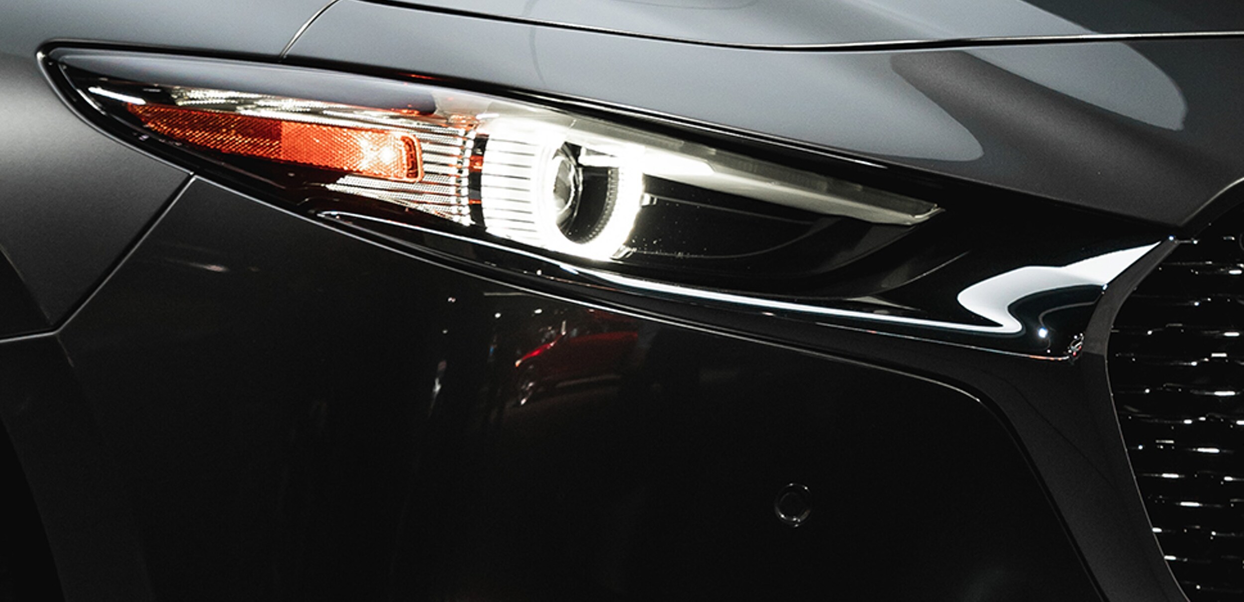 2021-mazda-3-skyactiv-g-front-headlights.png zoomed in image of the front grey grill Mazda3 SKYACTIVE-G