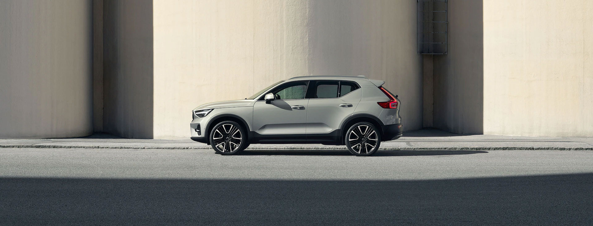 xc40-fuel-scatteredgallery-overlaymedia-10-16x9.jpg.jpg