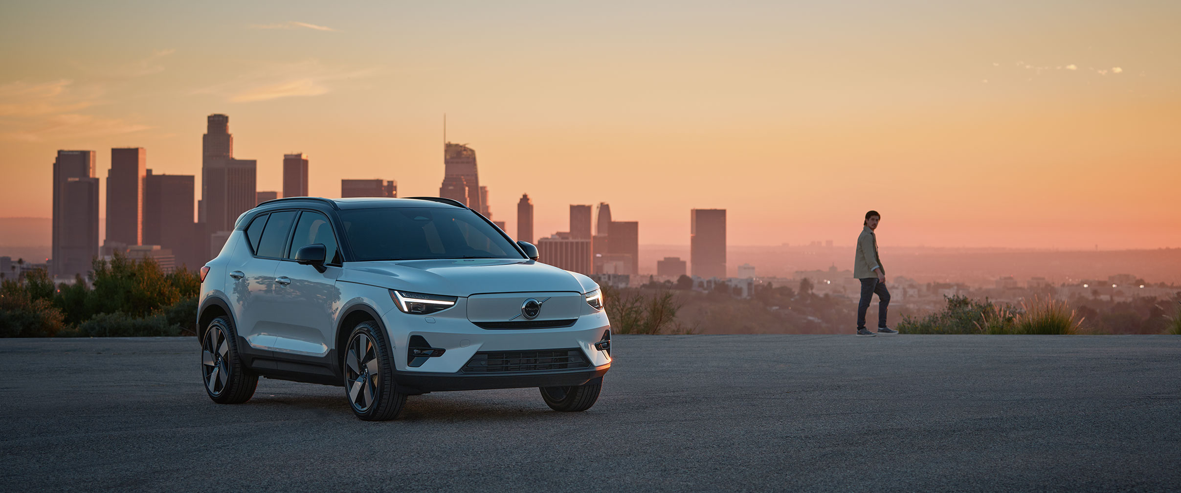 2024-Volvo-XC40-.jpg