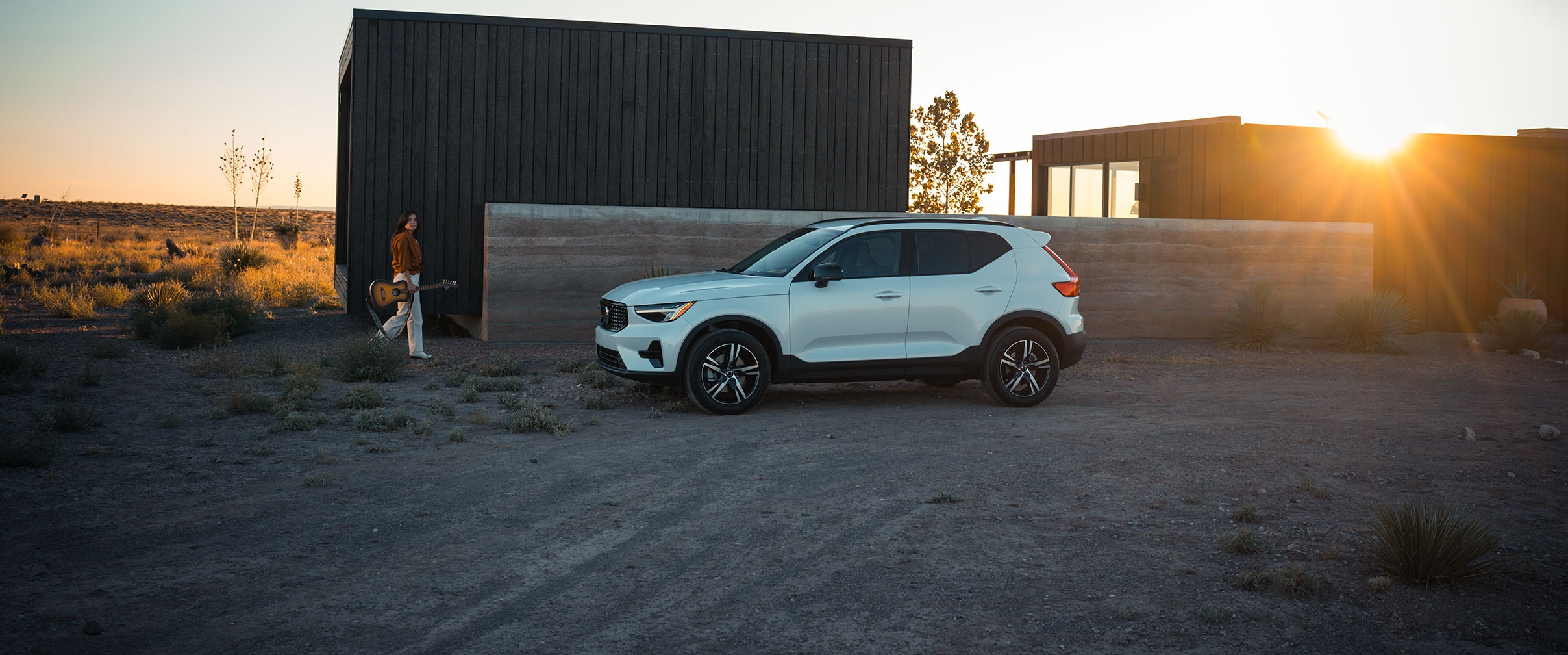 2024-Volvo-XC40-influencer.jpg
