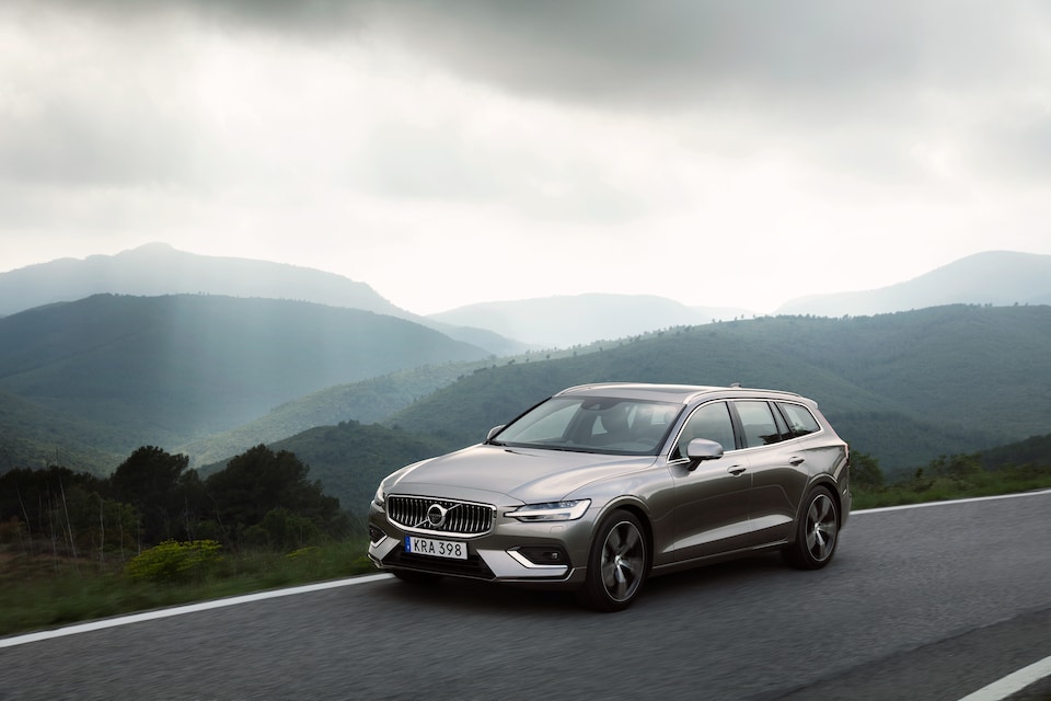 2019-Volvo-V60-Inscription-T6-Wagon-L12.jpeg
