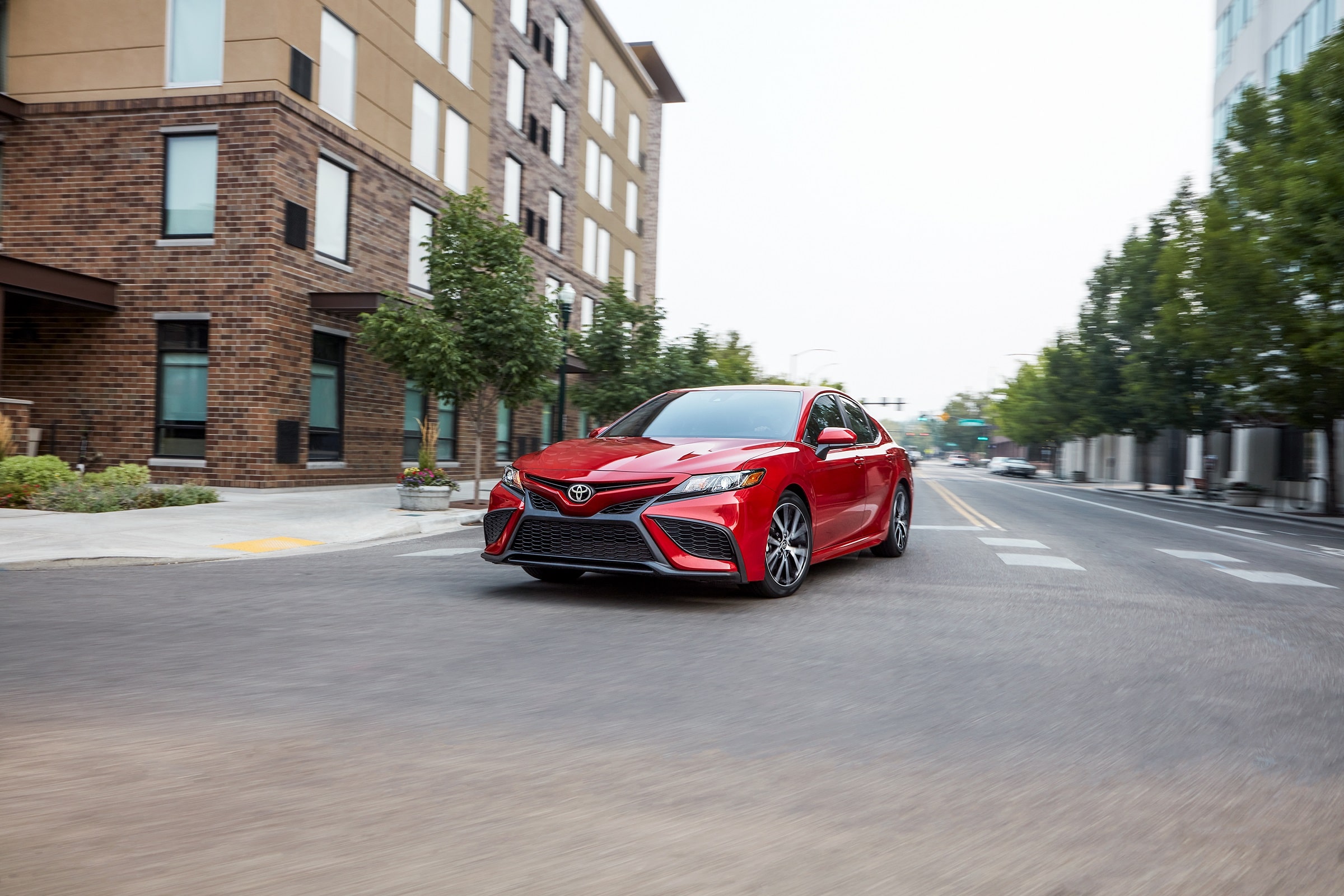 2021-Toyota-Camry-SE-Sedan-L01-min.jpg