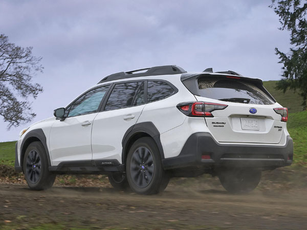 2023 Subaru Outback Rear Quarter Angle