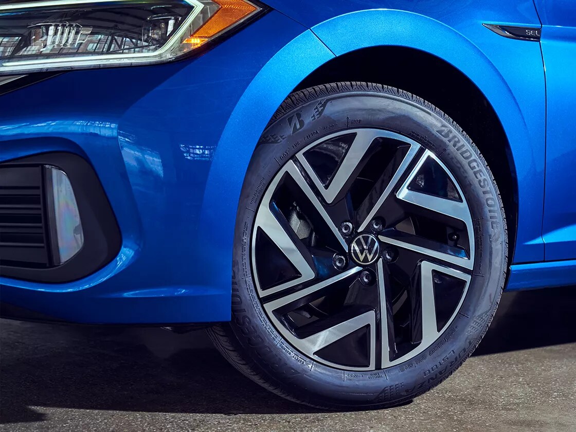 2023 VW Jetta 17 inch alloy wheels