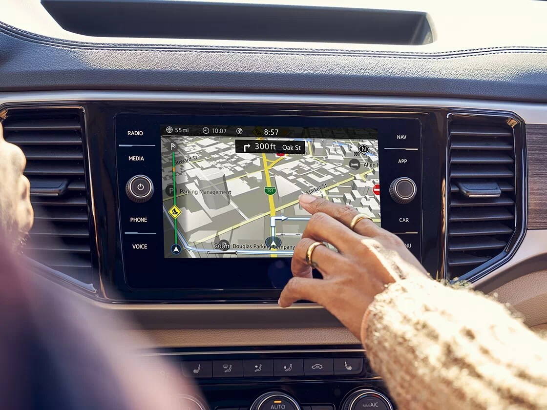 2021 Volkswagen Atlas with touchscreen display
