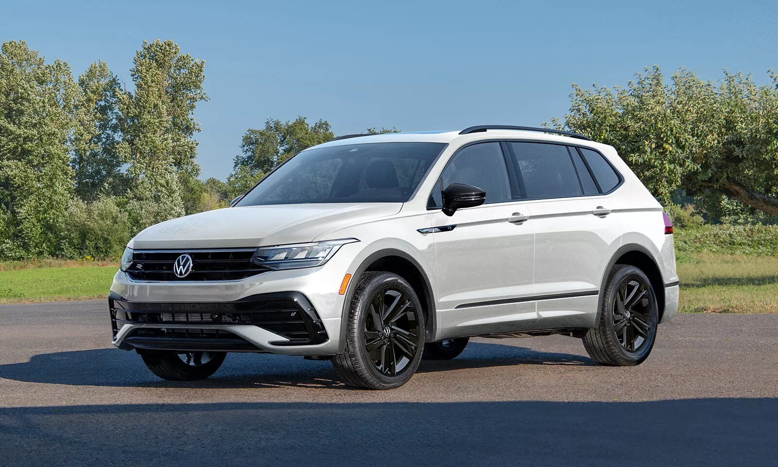 2023 VW Tiguan R-line trim