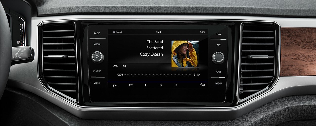 2020 volkswagen atlas with 6.5 inch touchscreen