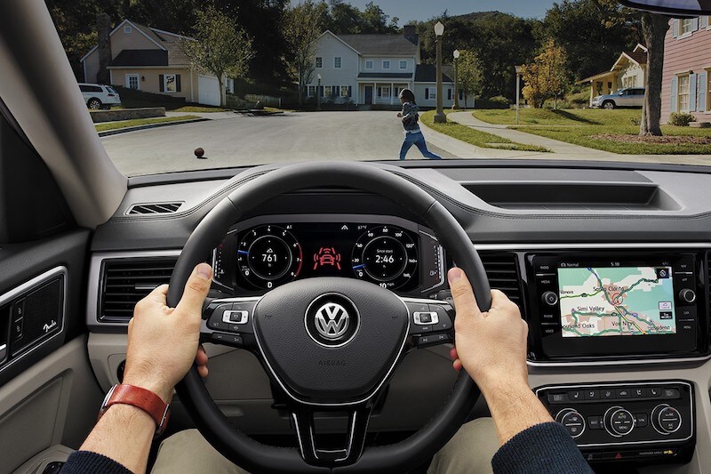 2020 volkswagen atlas with pedestrian monitoring