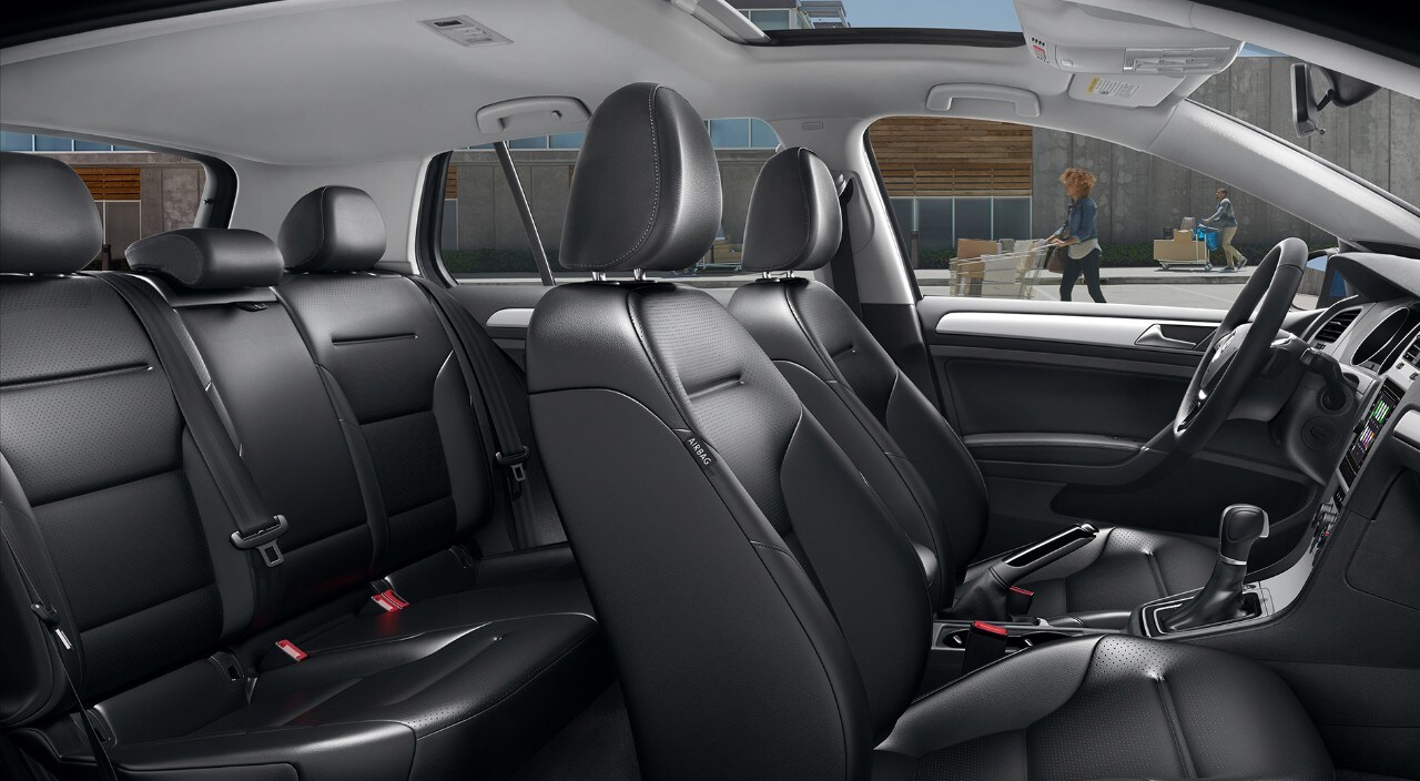 2020 Volkswagen Golf seats
